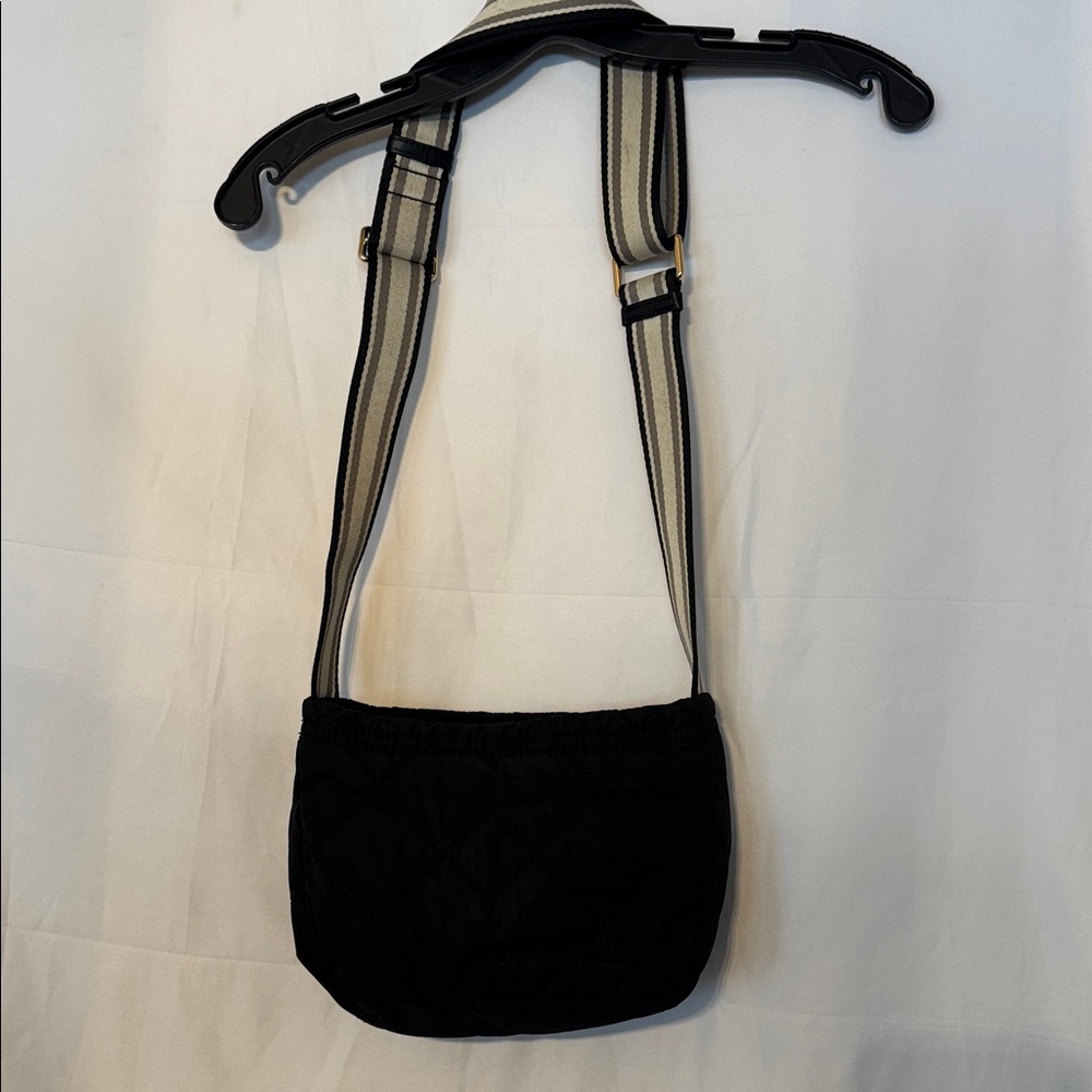 Marc Jacob’s Mini Puffer Crossbody - Picture 3 of 8